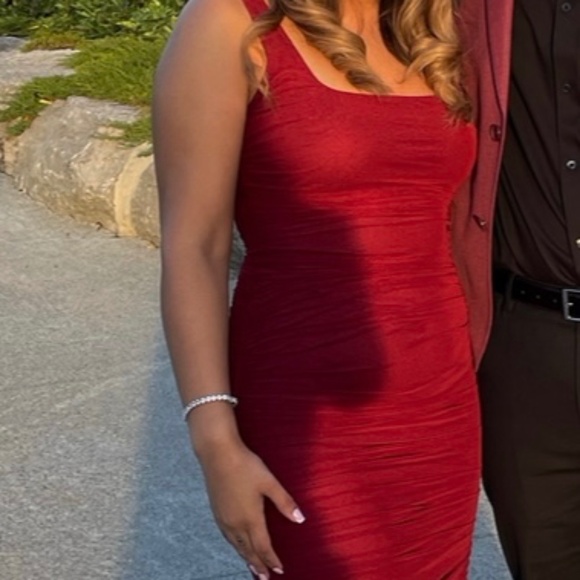 Burgundy dress - Picture 2 of 4